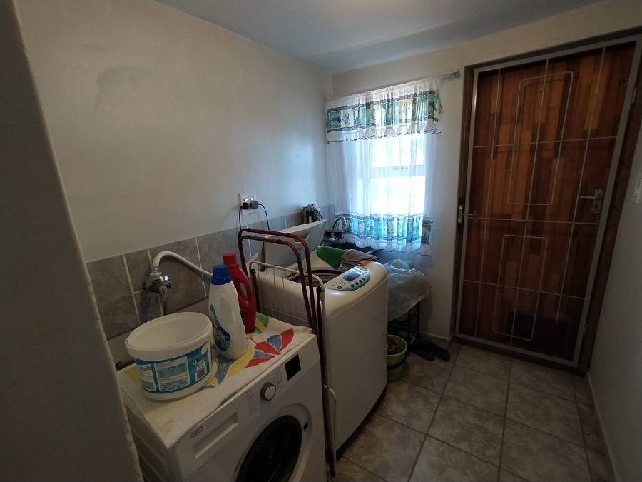 6 Bedroom Property for Sale in De Kelders Western Cape